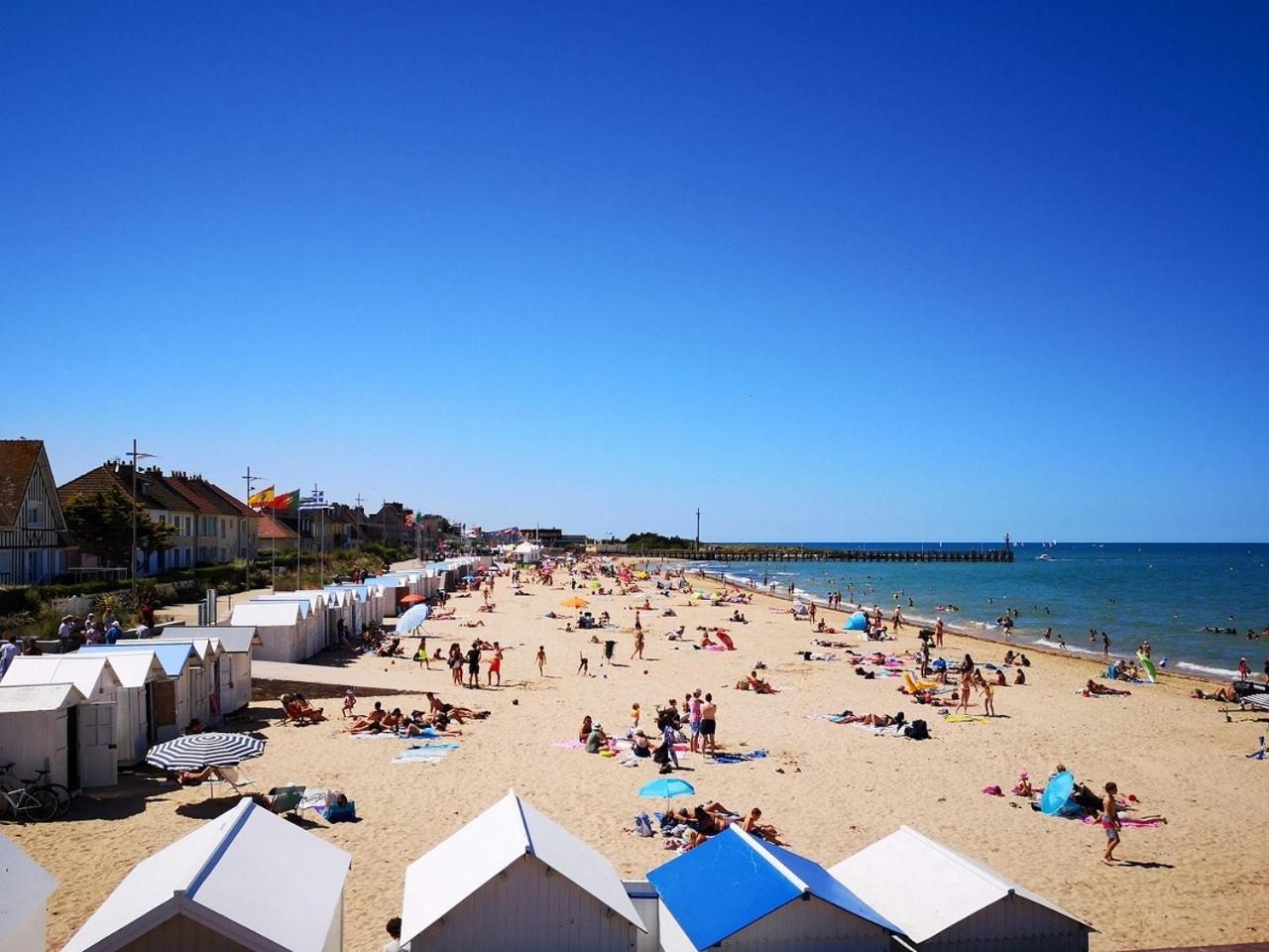 Proche - Parking Gratuit Et Prive - Terrasse Et Petit Jardin Cloture Courseulles-sur-Mer