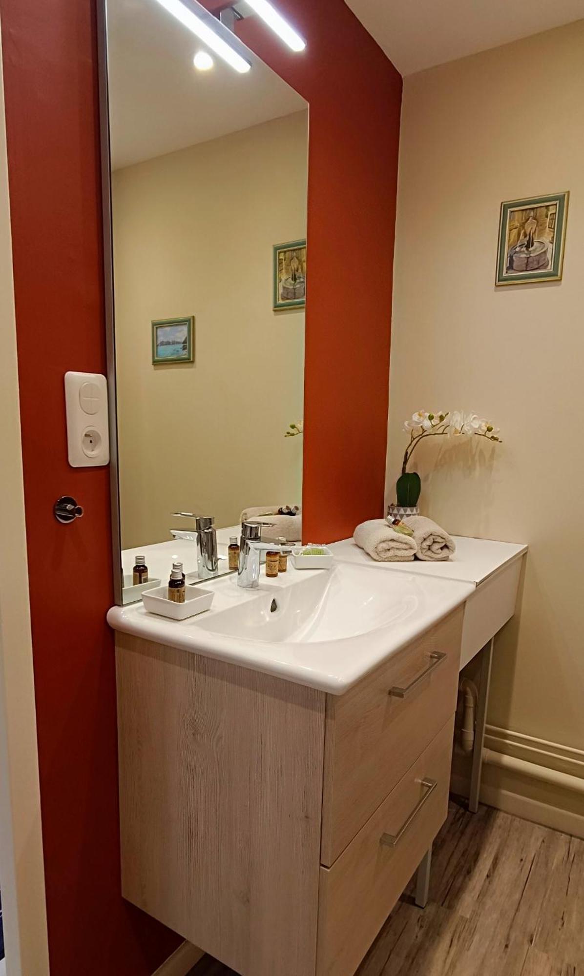 Apartment Proche - Parking Gratuit Et Prive - Terrasse Et Petit Jardin Cloture Courseulles-sur-Mer