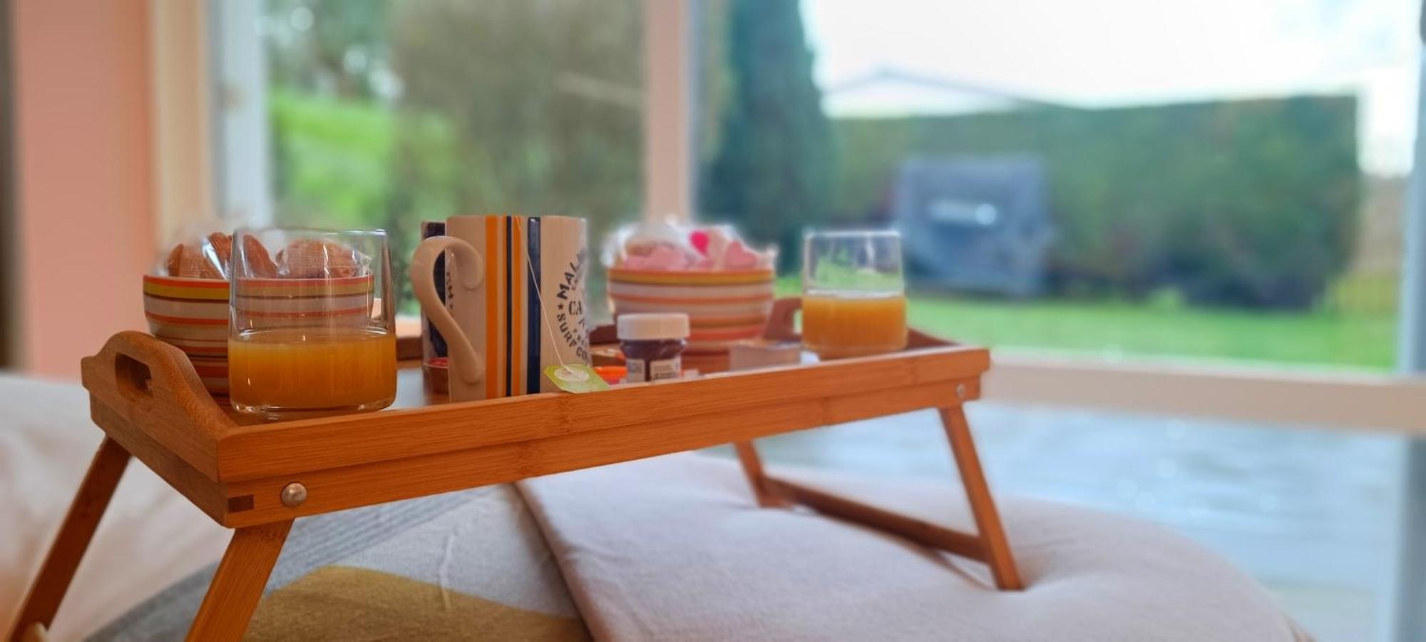 Proche - Parking Gratuit Et Prive - Terrasse Et Petit Jardin Cloture Courseulles-sur-Mer