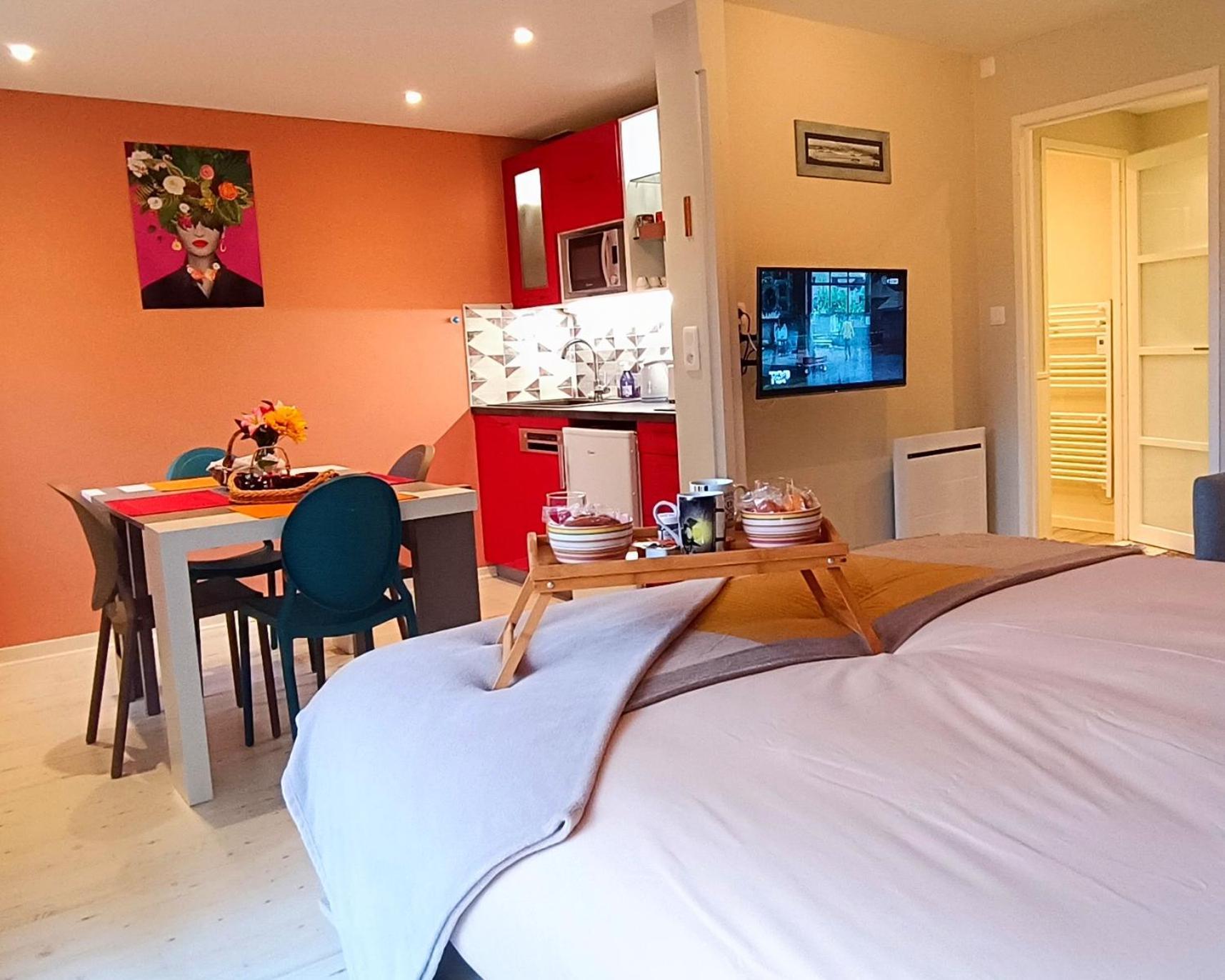 Proche - Parking Gratuit Et Prive - Terrasse Et Petit Jardin Cloture *