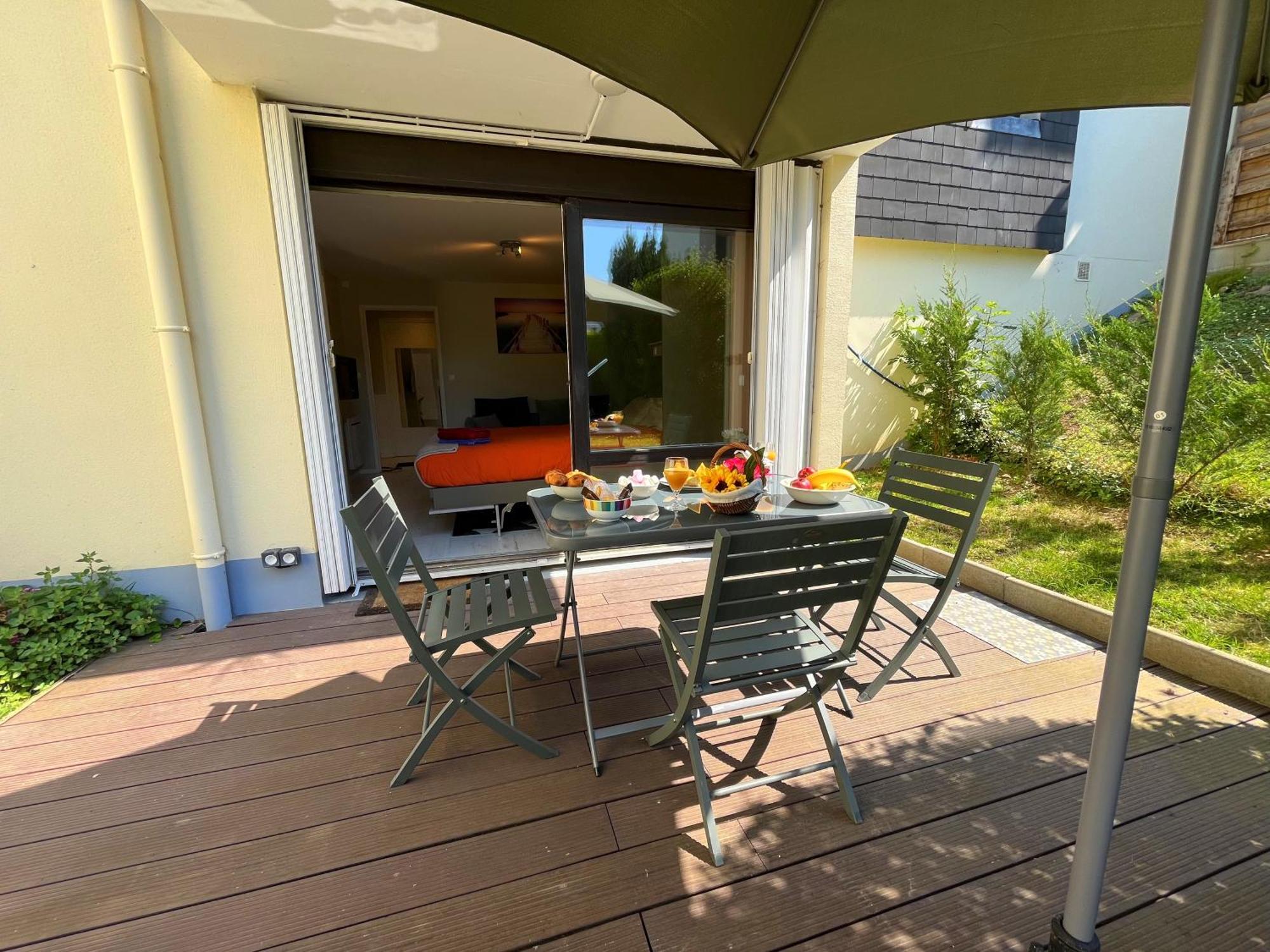 Proche - Parking Gratuit Et Prive - Terrasse Et Petit Jardin Cloture * Courseulles-sur-Mer