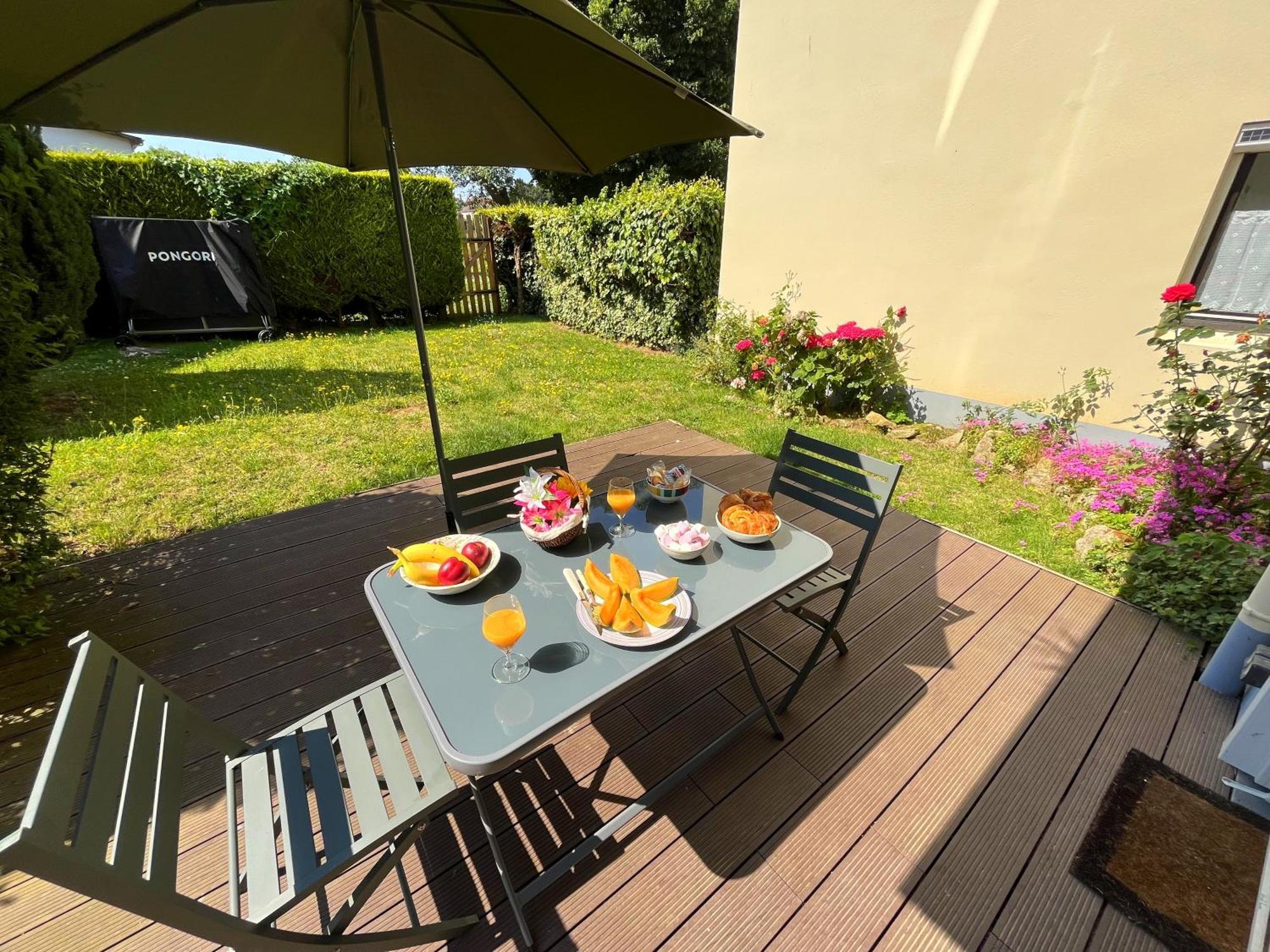 Proche - Parking Gratuit Et Prive - Terrasse Et Petit Jardin Cloture